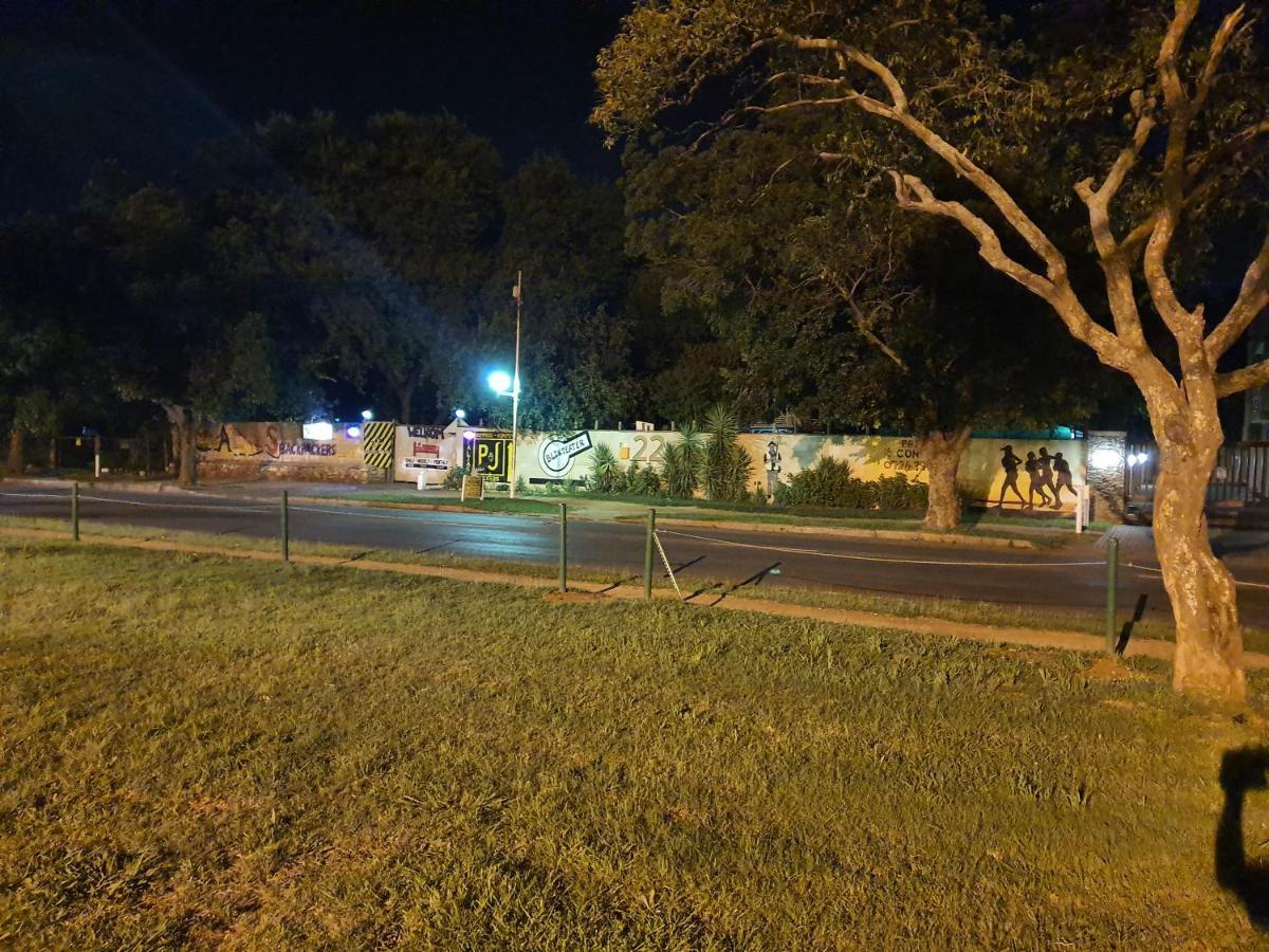Paljas Backpackers Hotel Potchefstroom Buitenkant foto