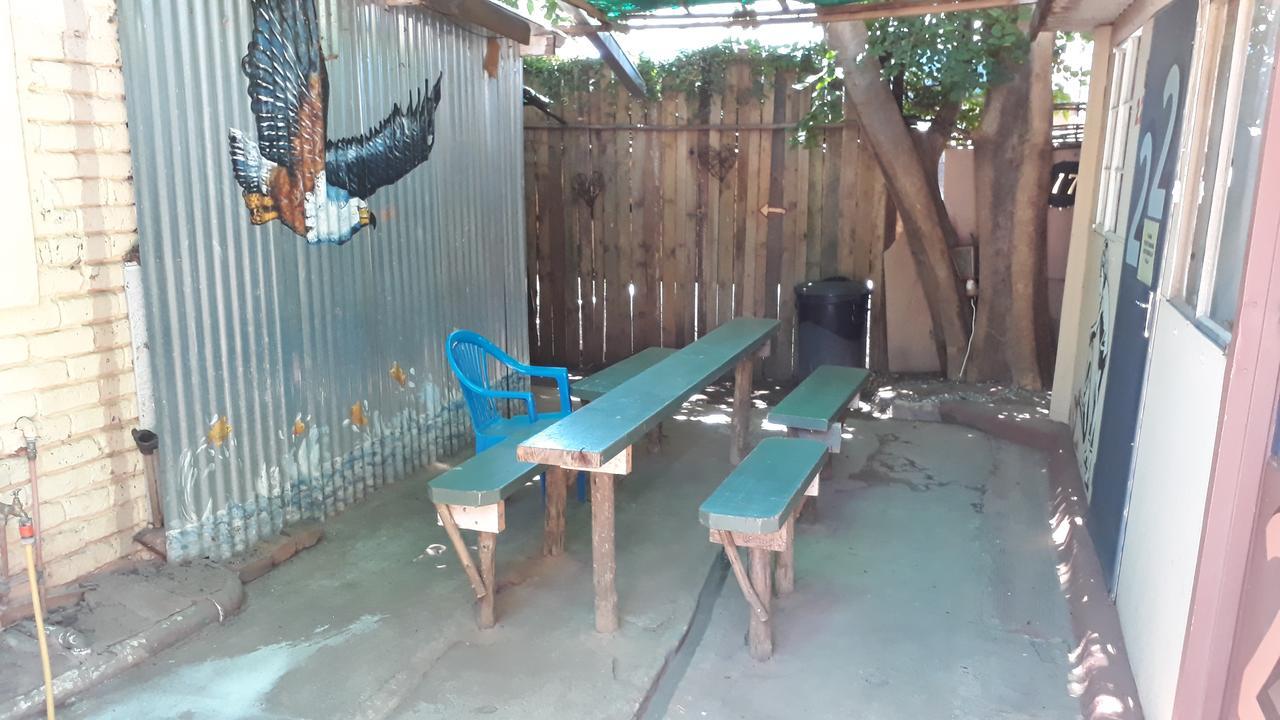 Paljas Backpackers Hotel Potchefstroom Buitenkant foto