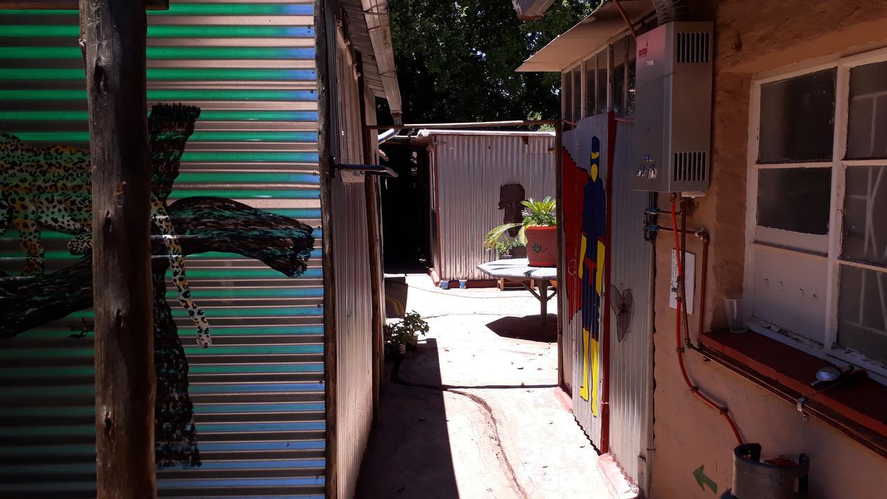 Paljas Backpackers Hotel Potchefstroom Buitenkant foto