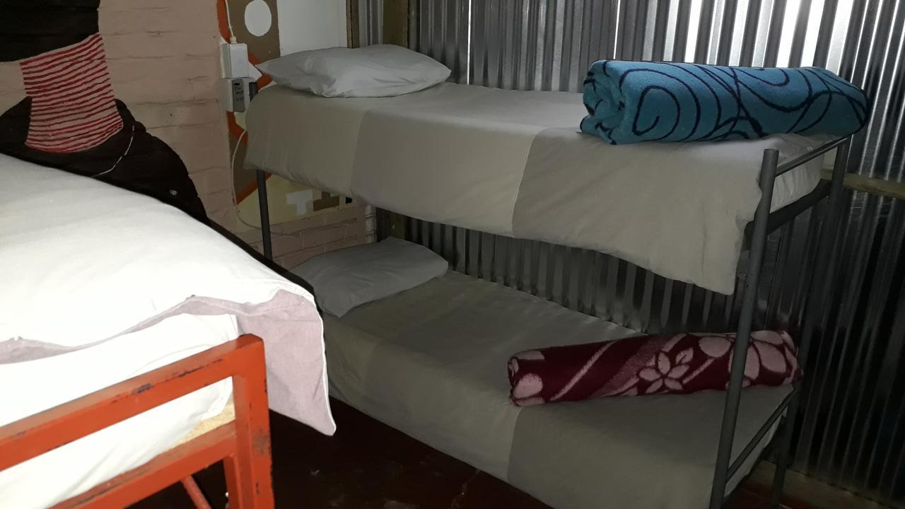 Paljas Backpackers Hotel Potchefstroom Buitenkant foto